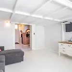 Lovely & Cozy Aircon Lejlighed *